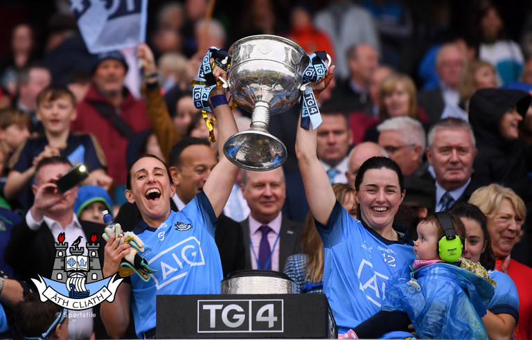 Lyndsey Davey with cup pres 2019 all irl final hop main .jpg